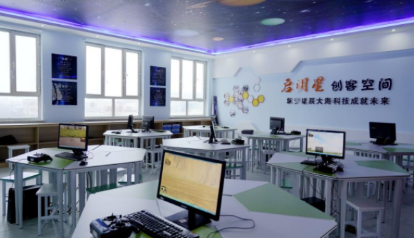 大爱无疆，点亮梦想——福建奔驰“启明星计划”支持新疆奇台县青少年教育事业