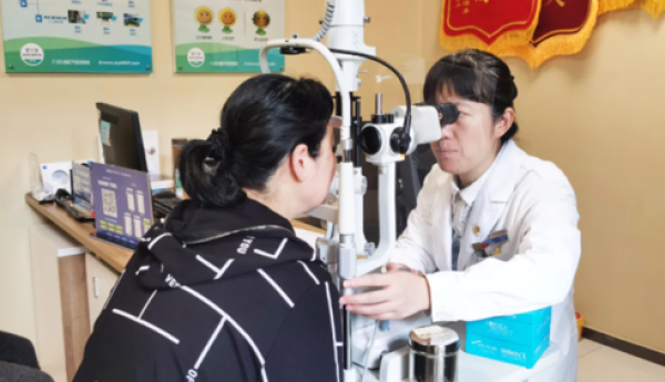 兄妹齐来福州爱尔眼科医院动手术，术后视界清晰再现